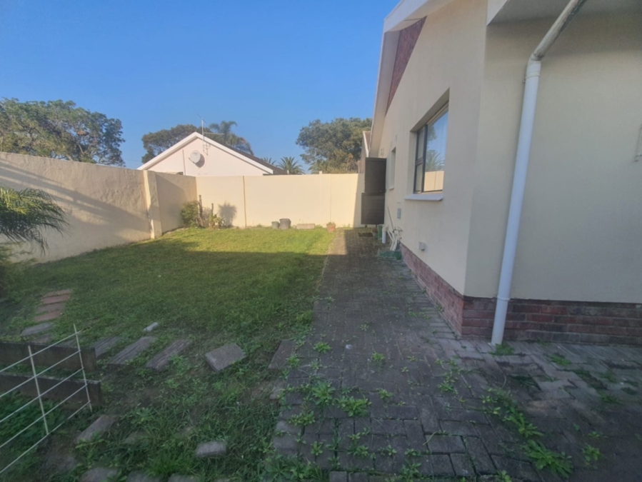 To Let 3 Bedroom Property for Rent in Beacon Bay Eastern Cape